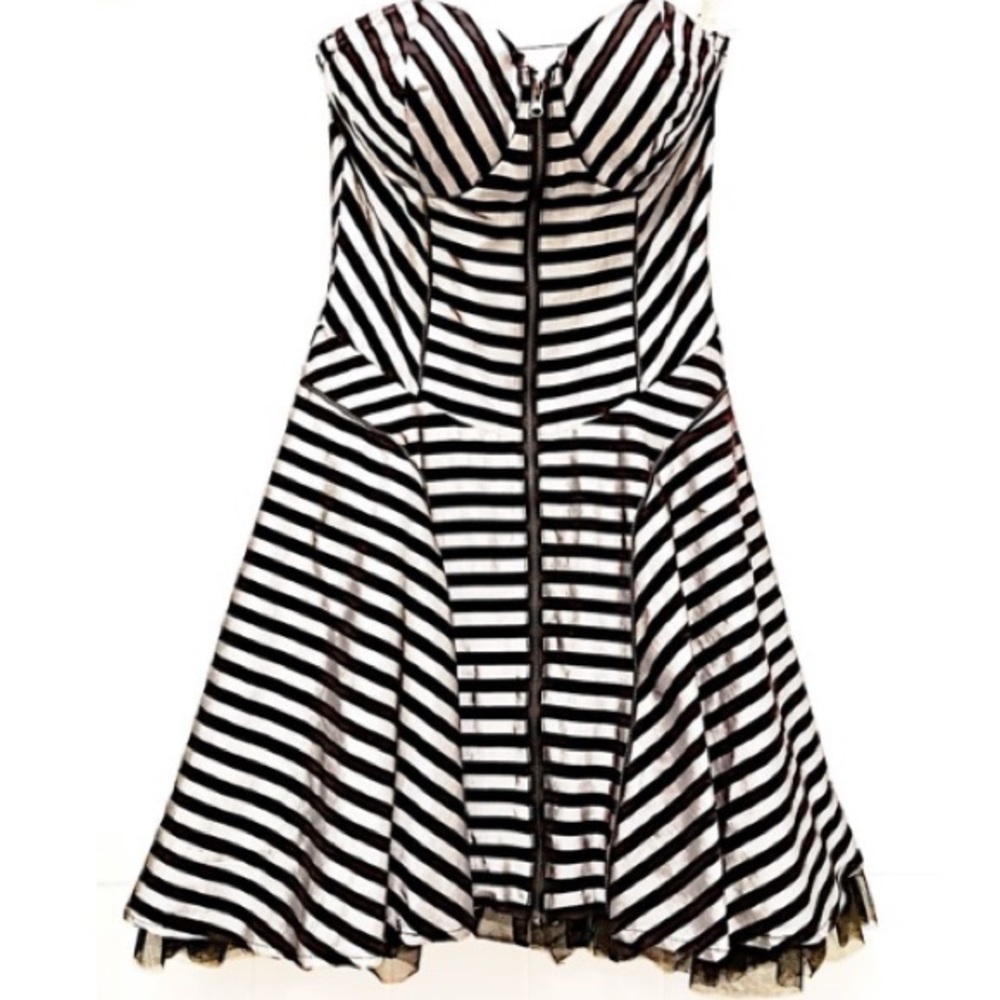 NWOT Forever 21 Twist strapless dress